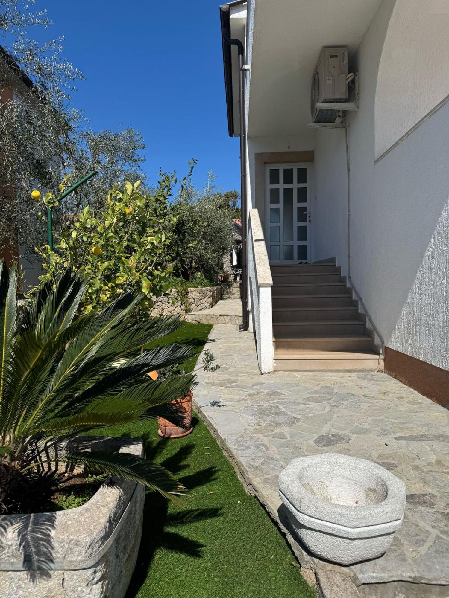 Apartman Kartec Krk Town Luaran gambar